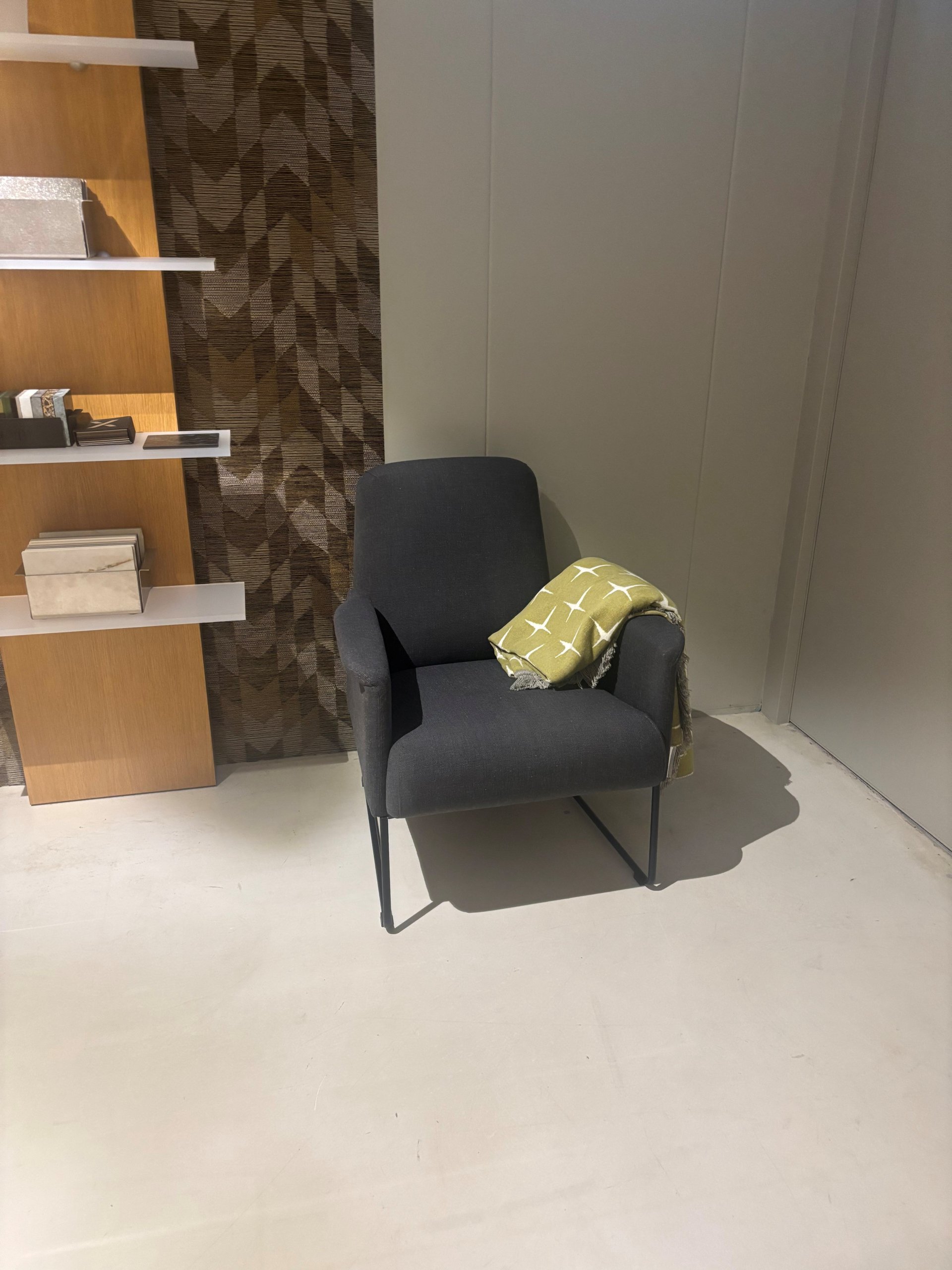 Cas fauteuil grijs van Jamé