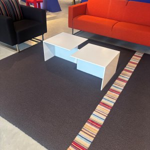Salontafelset van Monster